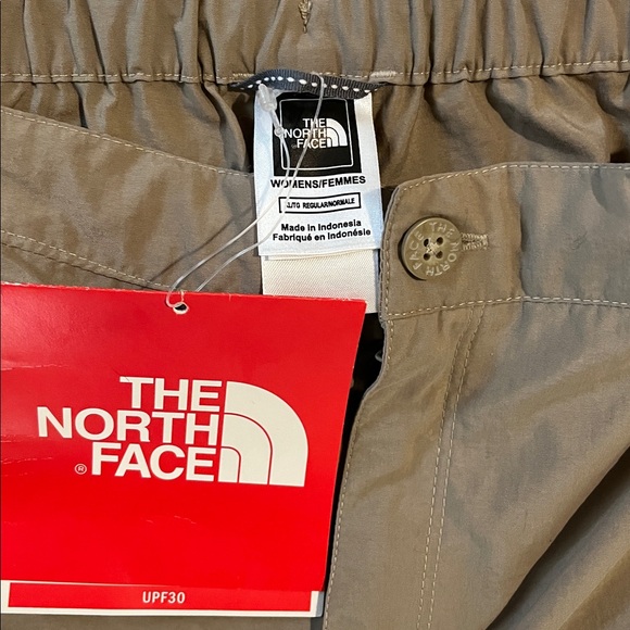 The North Face Women’s Lightweight Convertible Beige Cargo Pants - XL - NWT - Picture 2 of 9